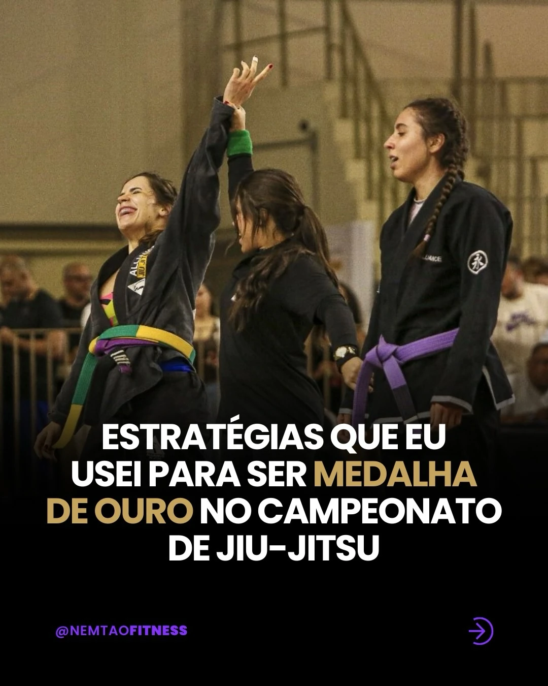 Fernanda Cosi comemorando medalha de ouro em campeonato de jiu-jitsu